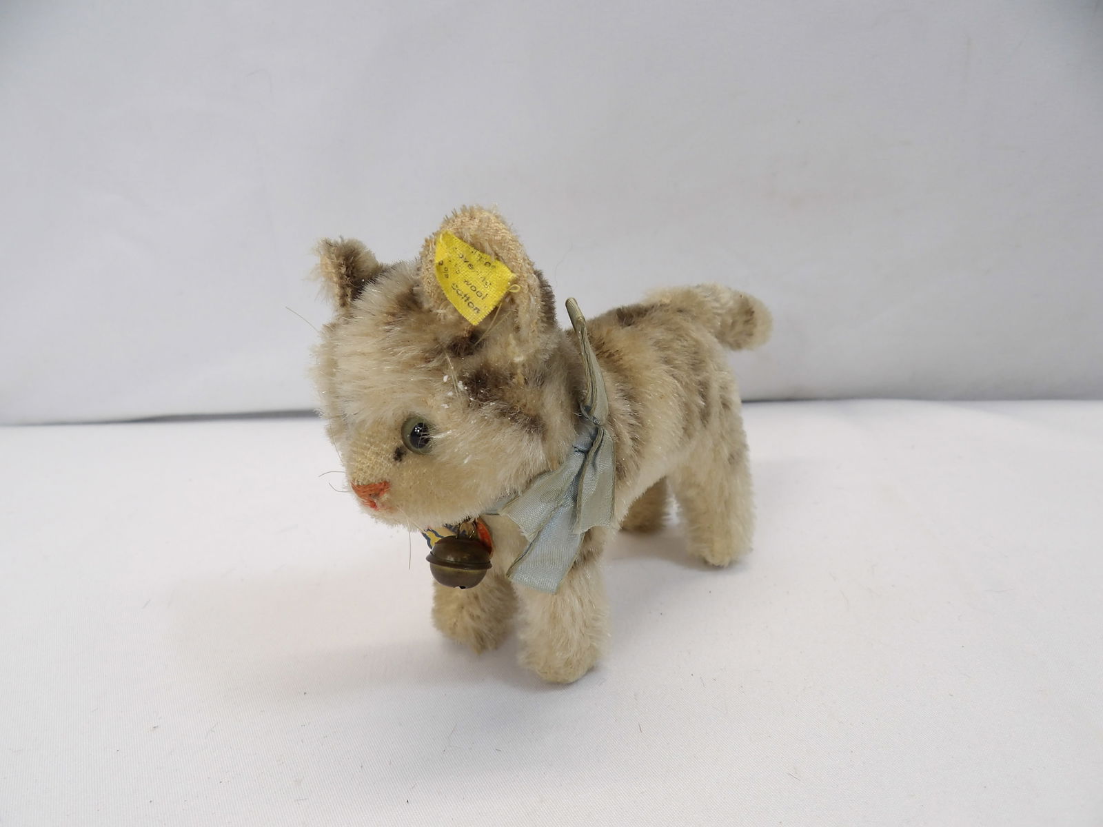 Vintage Steiff Mohair Tabby Cat with Ear Tag & Paper Label (1 of 8)