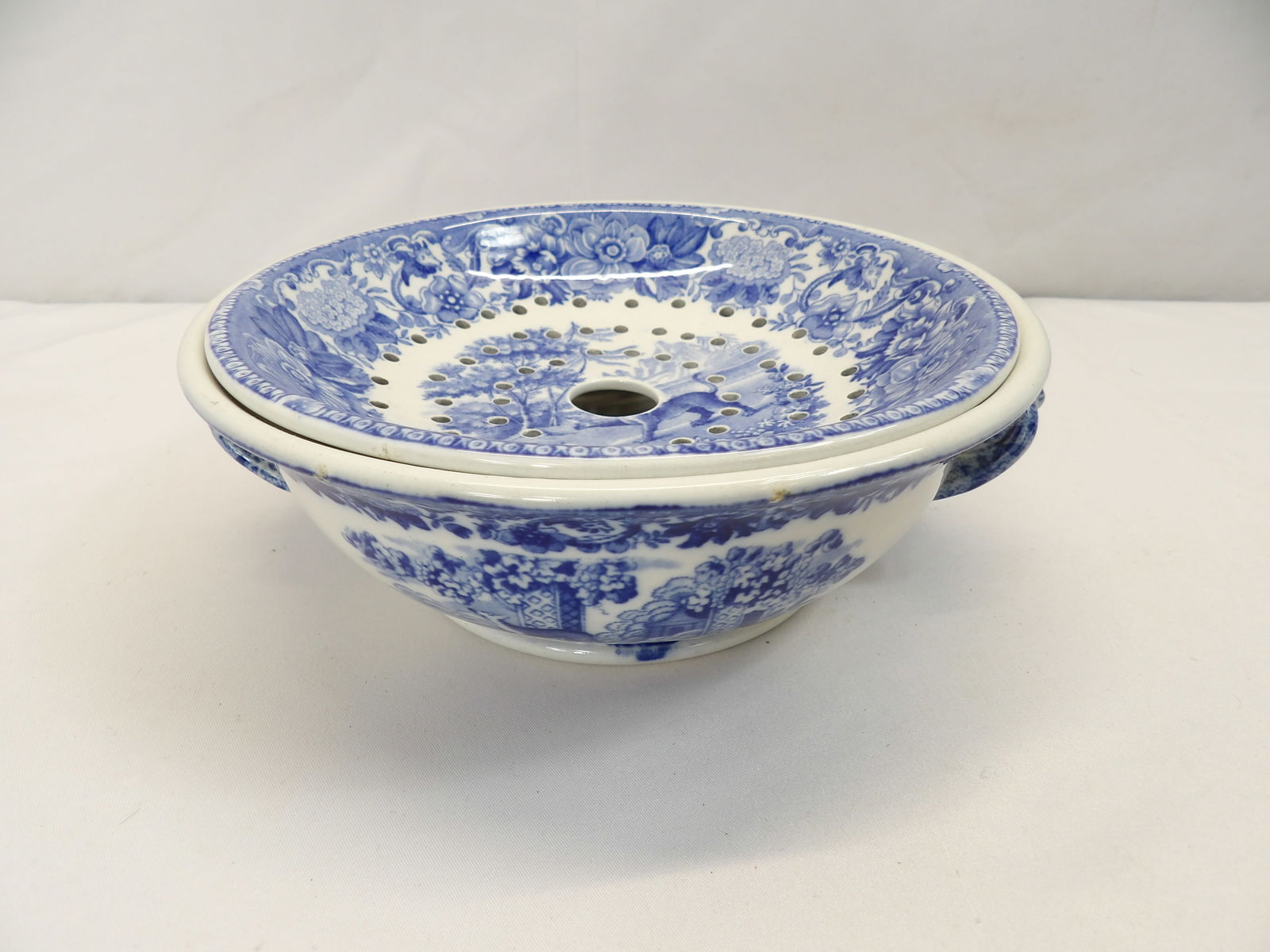Early Blue & White Aesop Fable Fox & Tiger Soap Dish (1 of 11)