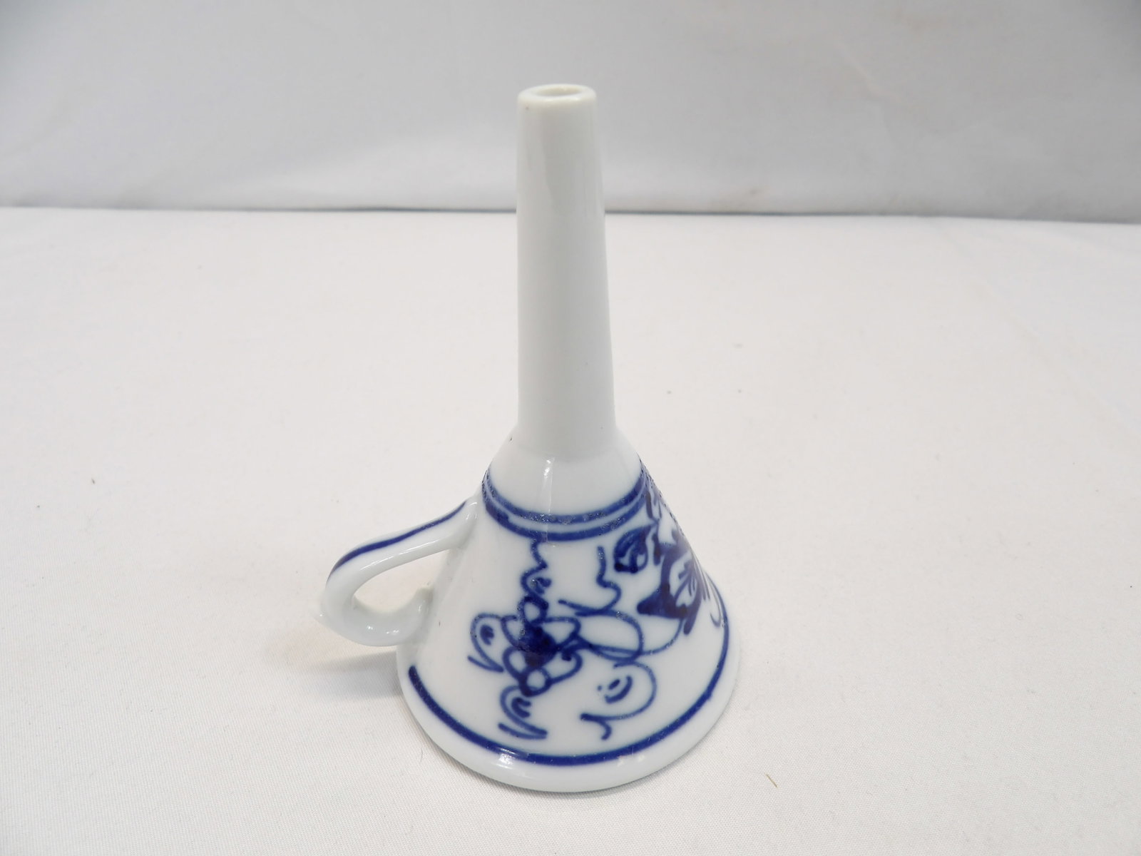 Vintage Meissen Blue Onion Funnel: approx. 4 3/8 tall, see photo's