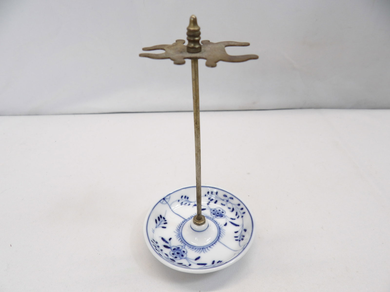 Vintage Meissen Blue Onion Toothbrush Holder: approx. 5 3/4 inches tall, see photo's