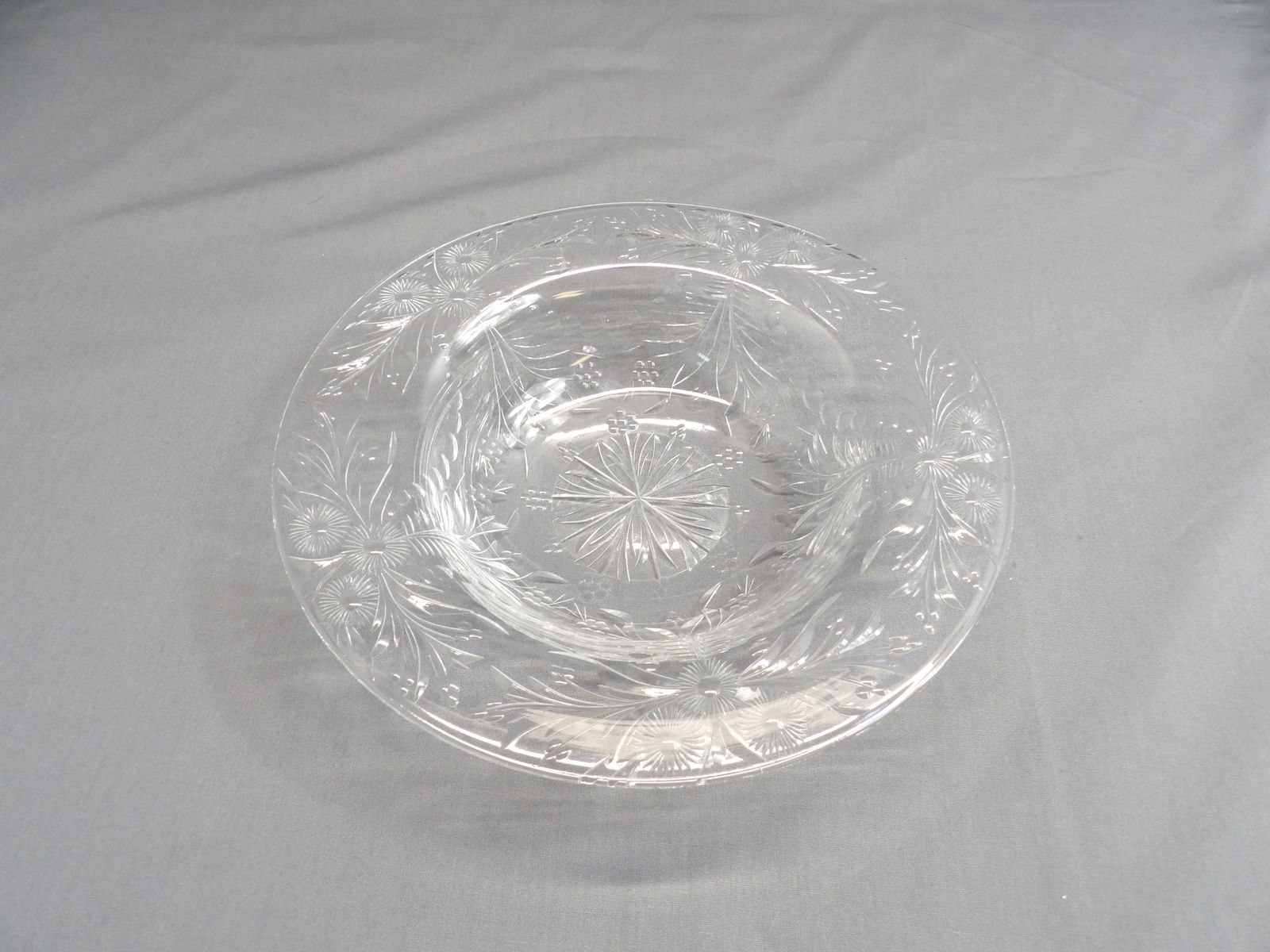 Vintage Pairpoint 9 Inch Bowl "Chelsea" Cutting: see photo's