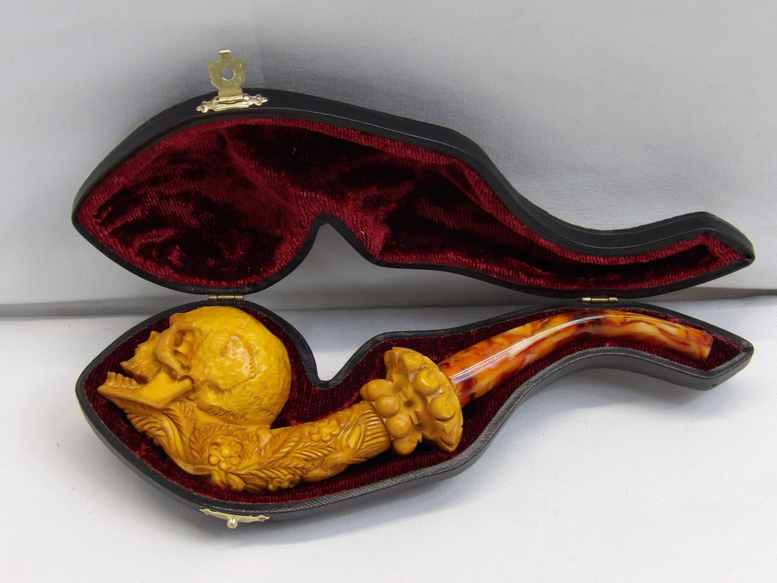 Vintage Sadik Yanik Meerschaum Skull Pipe in Case (1 of 9)