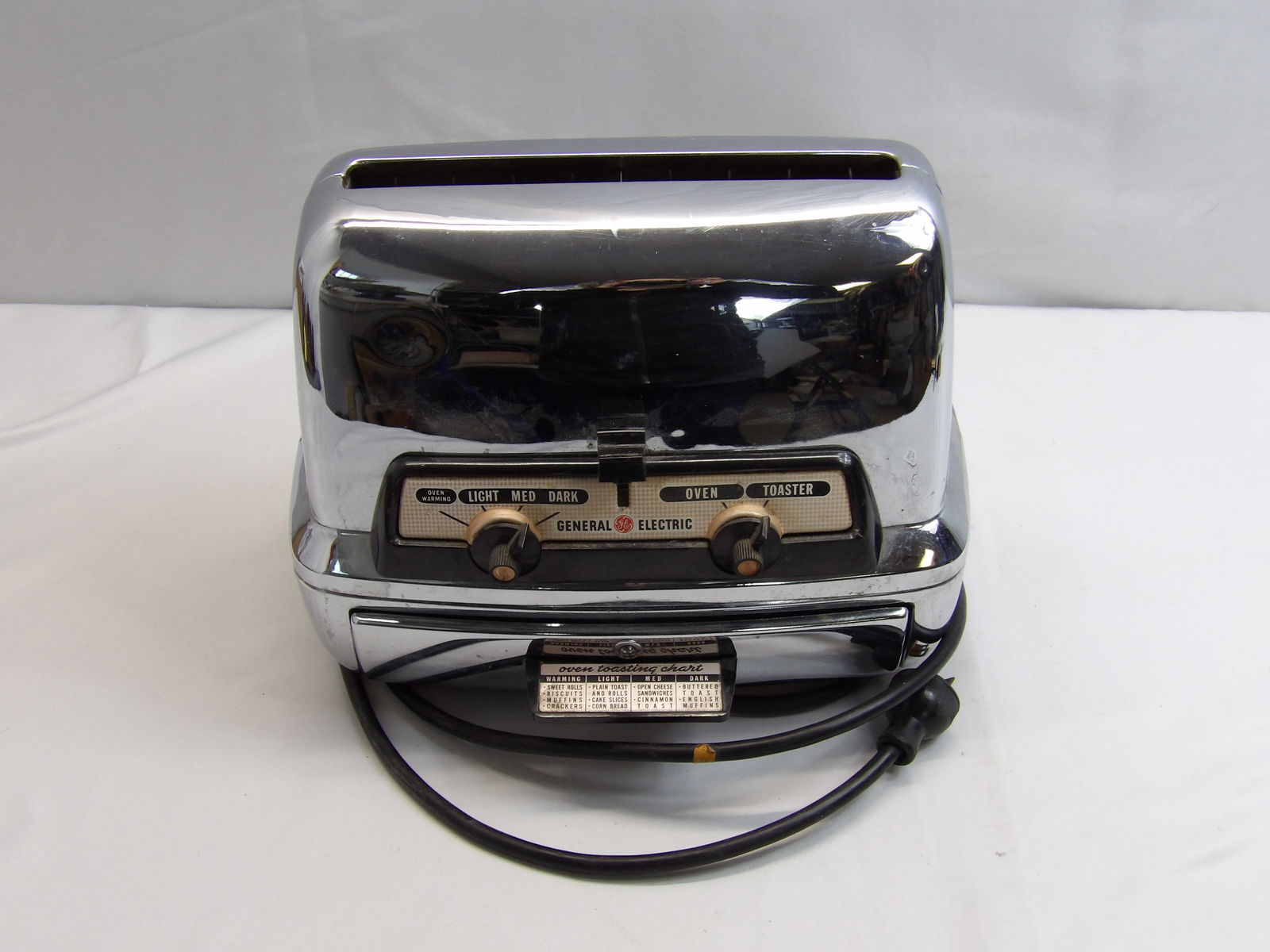 Vintage General Electric Chrome Toaster & Oven (1 of 11)