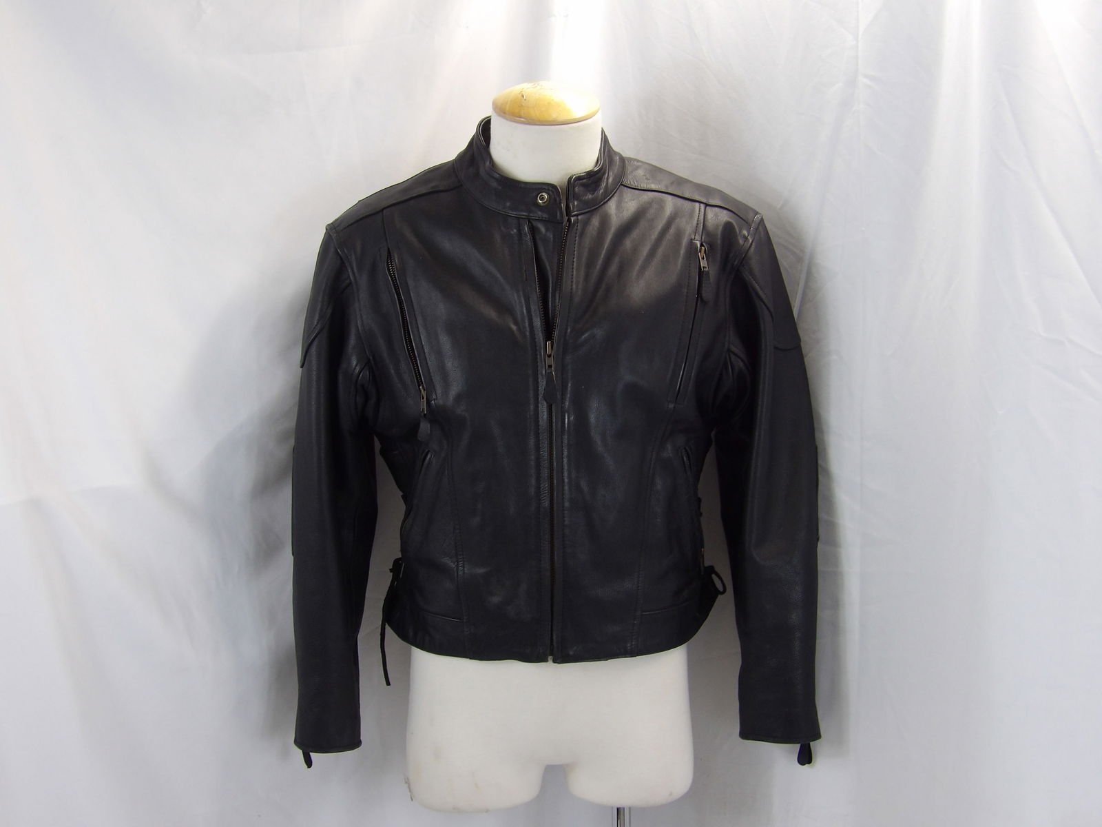 VINTAGE 1980'S MOB BLACK LEATHER MOTORCYCLE JACKET (1 of 6)
