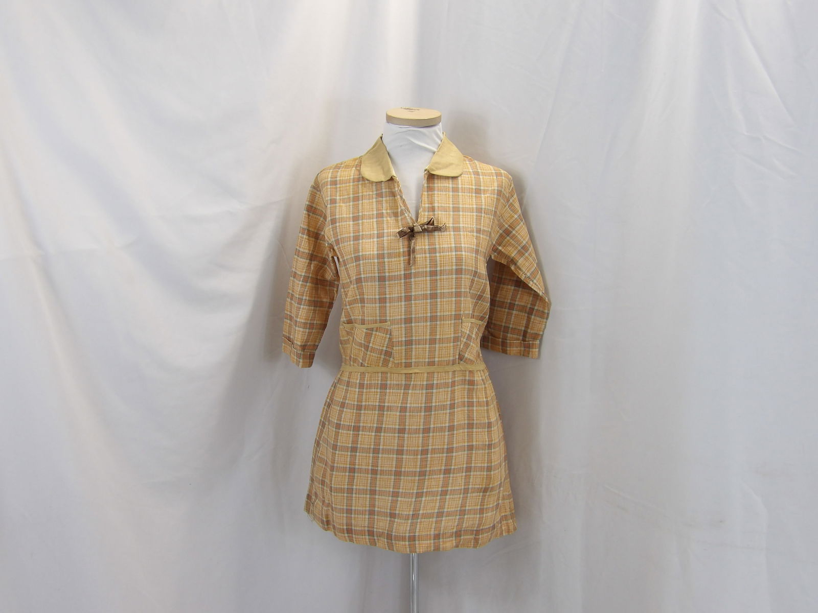 VINTAGE 1920'S PLAID LINEN CHILD'S DRESS: APPROX. 32 BUST, 34 WAIST. SOME PIN HOLES OTHERWISE GOOD CONDITION. SEE PHOTOS.