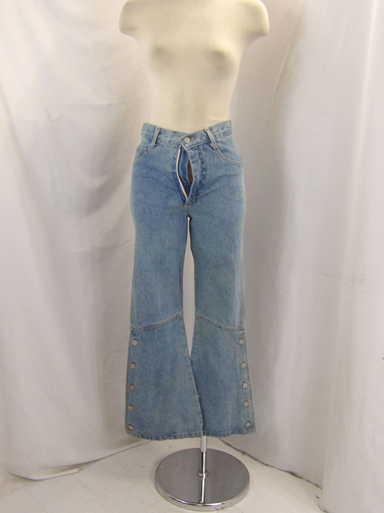 VINTAGE 1990'S VINTAGE BLUE FLARE JEANS (1 of 7)