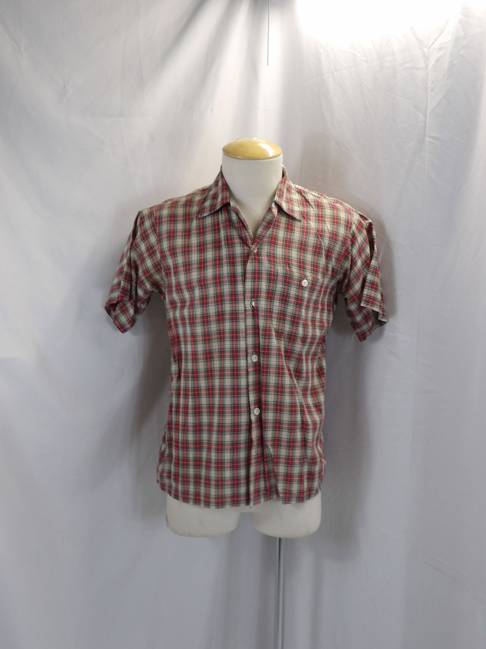 VINTAGE 1950'S MEN'S RED TARTAN PLAID SHORT SLEEVED DRESS SHIRT BY REVERE (1 of 5)