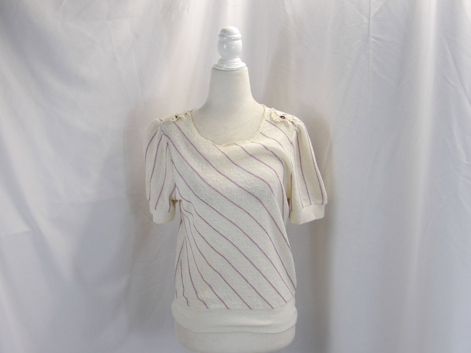VINTAGE 1970'S MISS KALICO KNIT SHIRT WITH PURPLE EMBROIDERY: APPROX. 38 BUST, 32 WAIST. HAS SOME UNDERARM DISCOLORATION. SEE PHOTOS.