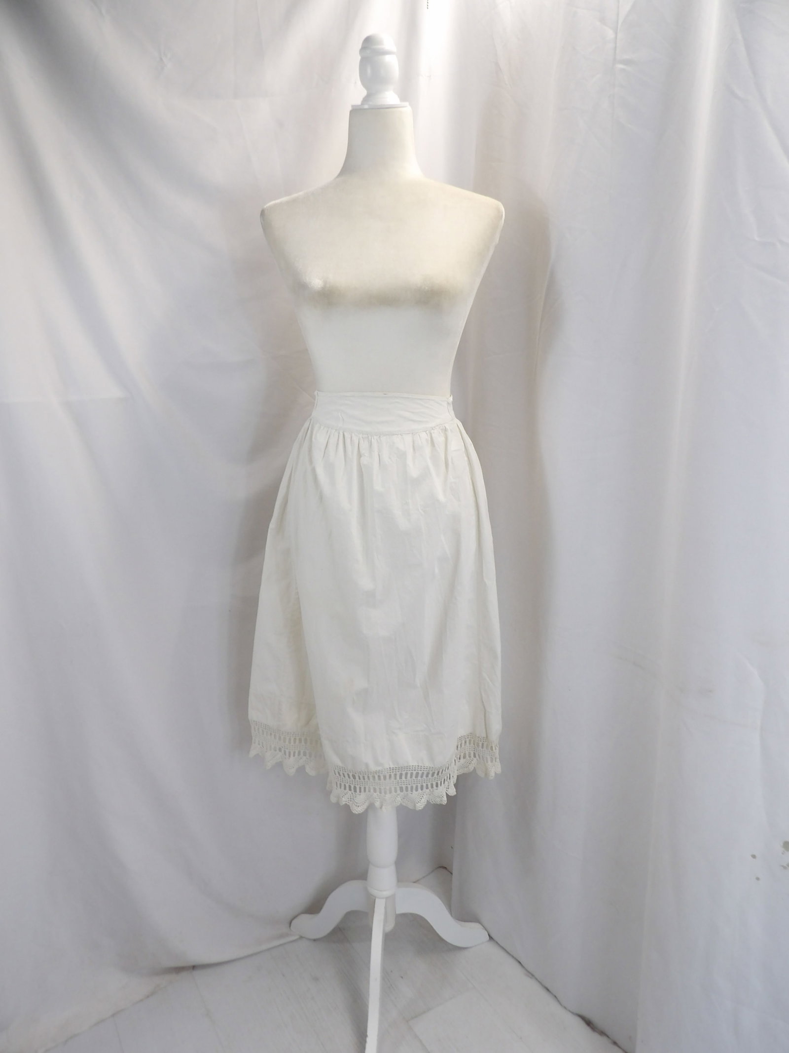 VINTAGE VICTORIAN COTTON & CROCHET PETTICOAT: APPROX. 30 WAIST. A COUPLE OF SMALL HOLES & SMALL STAINS. SEE PHOTOS.