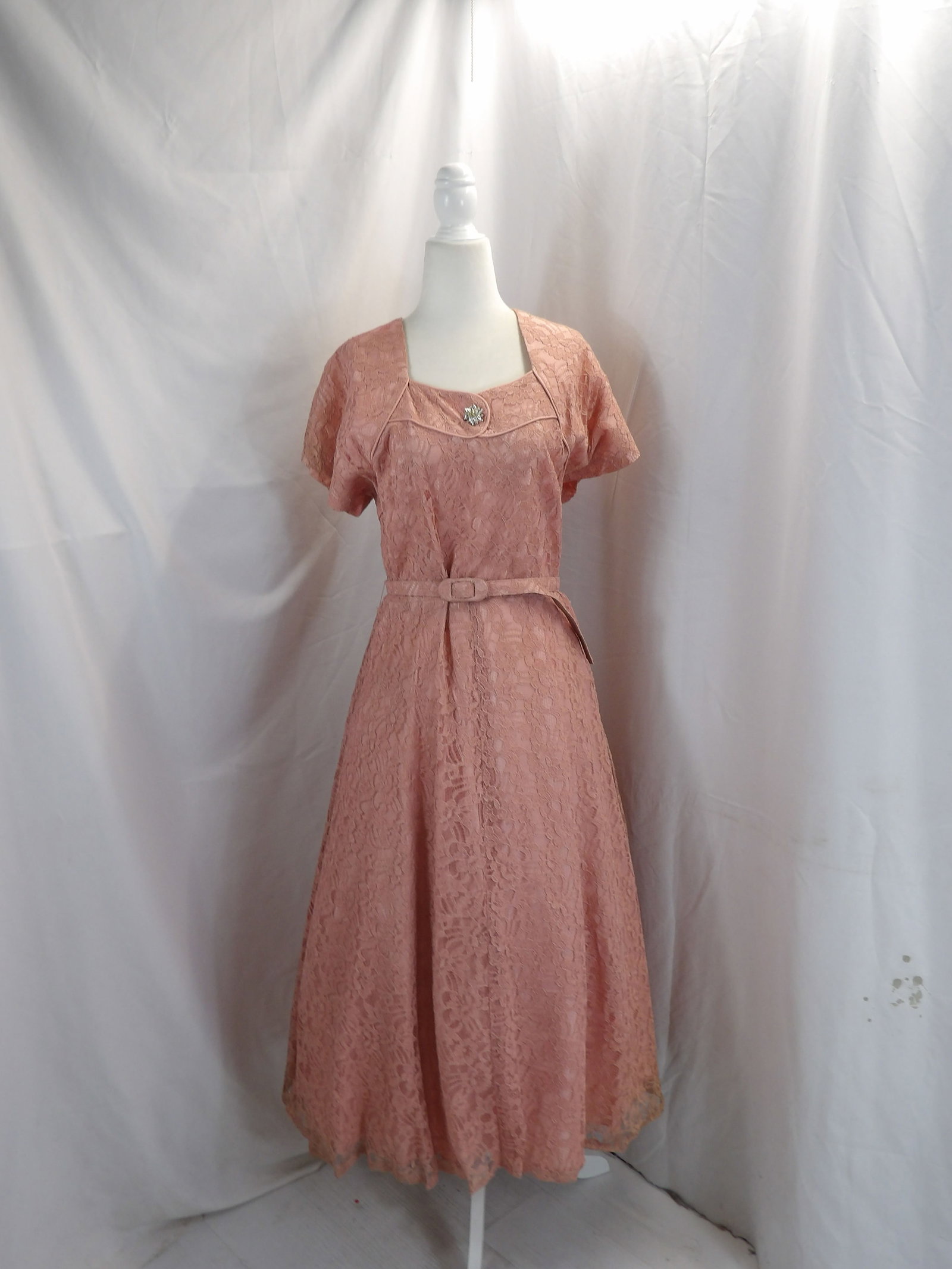 OLD STORE STOCK VINTAGE 1947 PINK LACE AND TAFFETA PARTY DRESS: APPROX. 42 BUST, 35 WAIST. SOME FADING ON SHOULDERS. SEE PHOTOS.