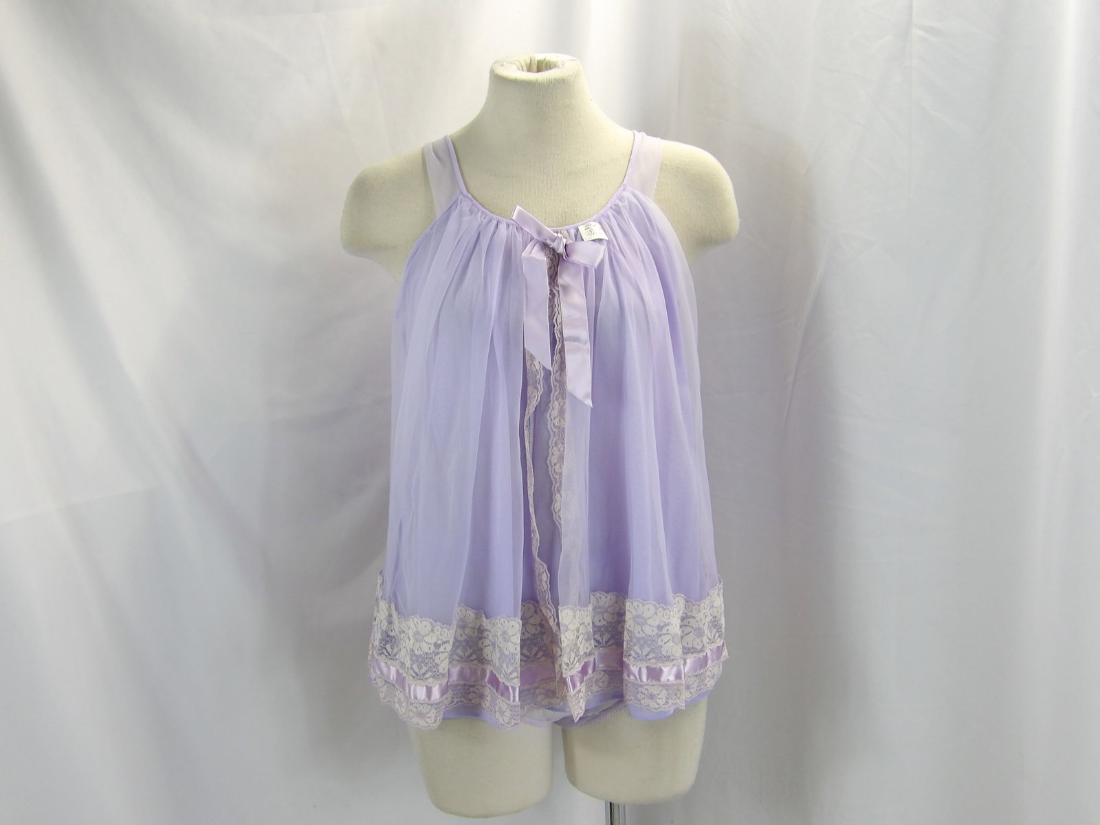 SEARS OLD STORE STOCK VINTAGE 1960'S PURPLE NYLON & LACE BABYDOLL SET: SIZE 38/40. IN GOOD CONDITION. SEE PHOTOS.