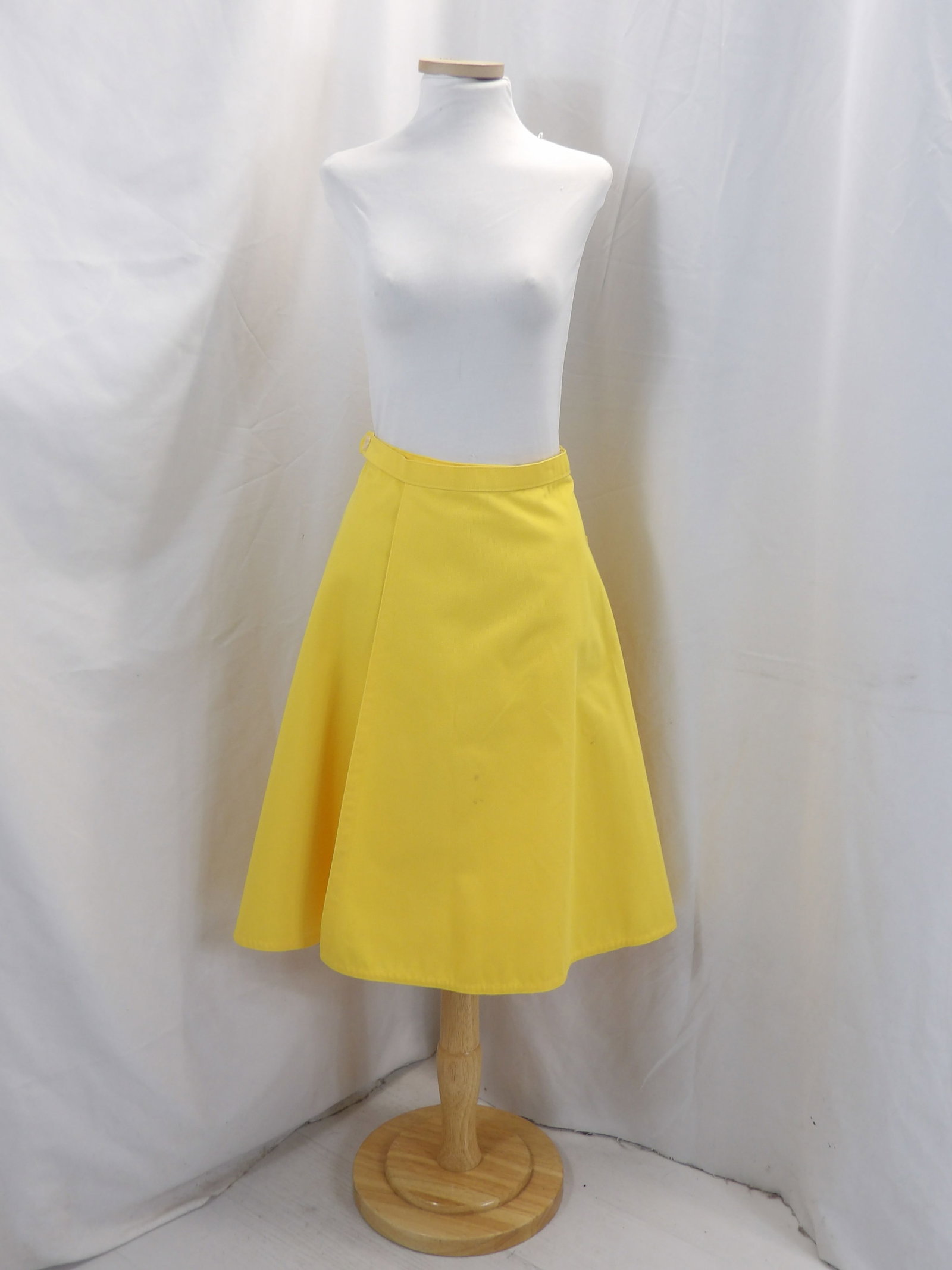 VINTAGE 1970'S YELLOW HEAVY COTTON WRAP SKIRT: APPROX. 23 WAIST. HAS SOME SPOTS. SEE PHOTOS.