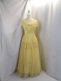 VINTAGE 1930'S YELLOW SHEET NYLON GOWN