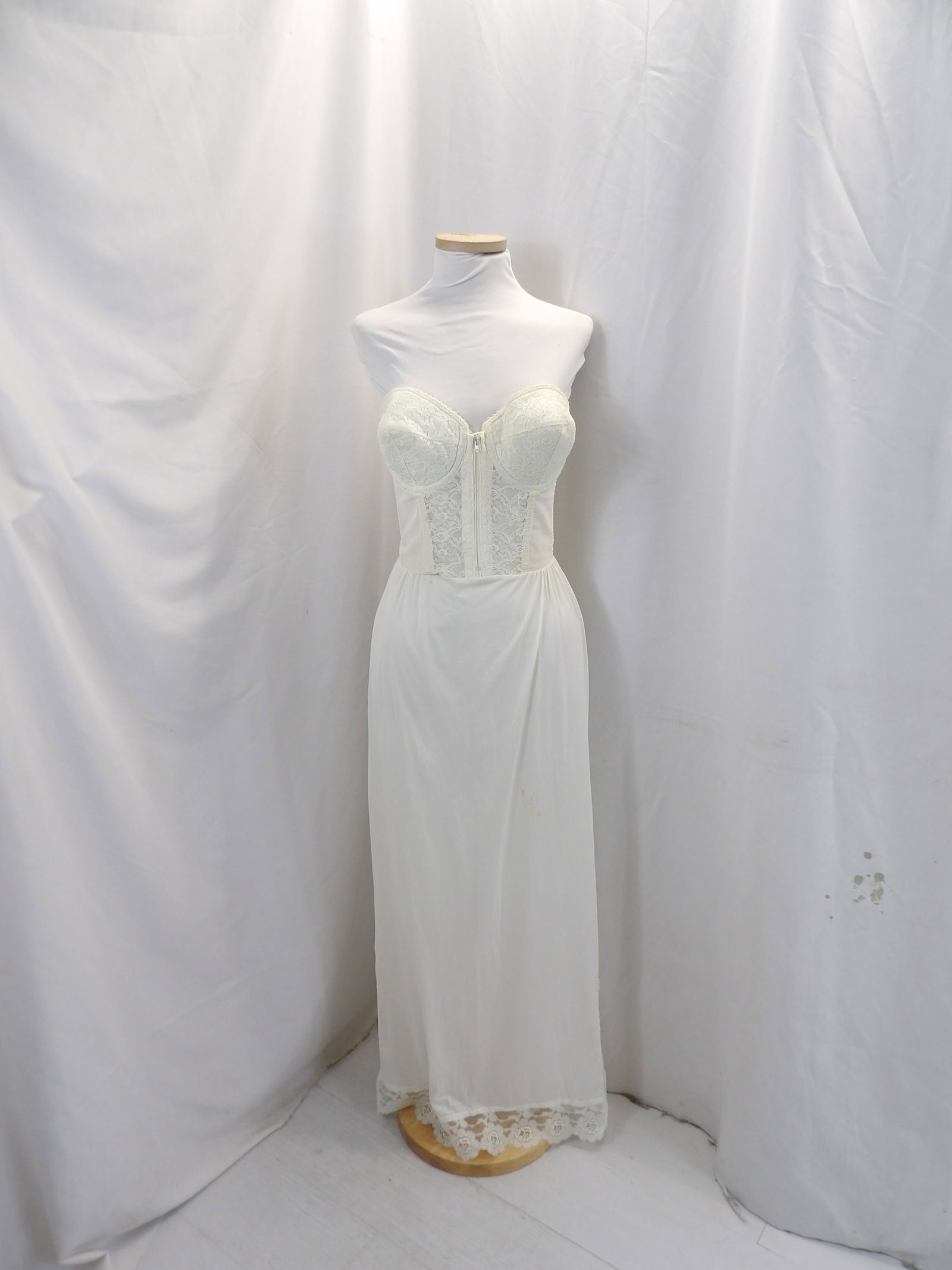 VINTAGE 1940'S KAYSER ONE PIECE CORSET FULL LENGTH SLIP WITH LACE: SIZE 34C. HAS A COUPLE STAINS. SEE PHOTOS.