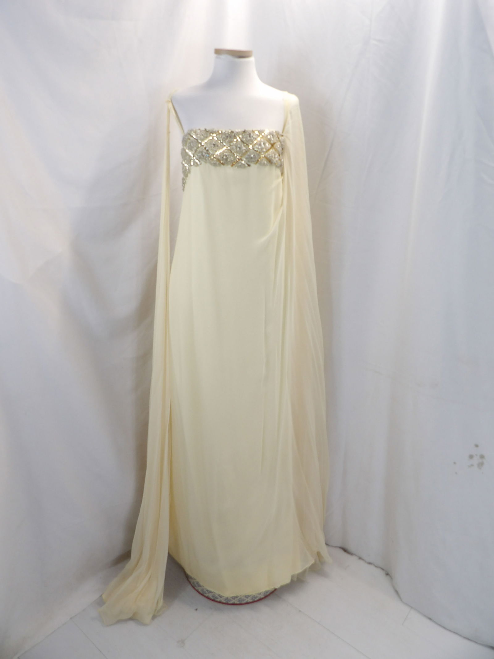 VINTAGE 1960'S JOBERE BY MORTY SUSSMAN FOR RUTH YOUNG WHITE SILK GOWN WITH SILVER & GOLD SEQUIN & (1 of 13)