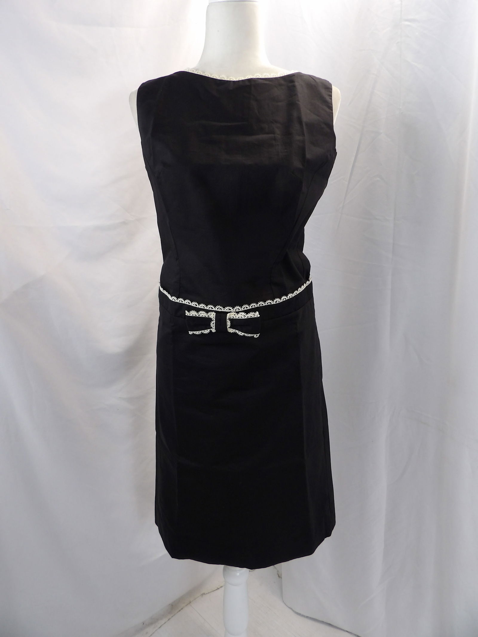 VINTAGE 1960'S BLACK COTTON DROP WAIST DRESS WITH LACE TRIM (1 of 4)