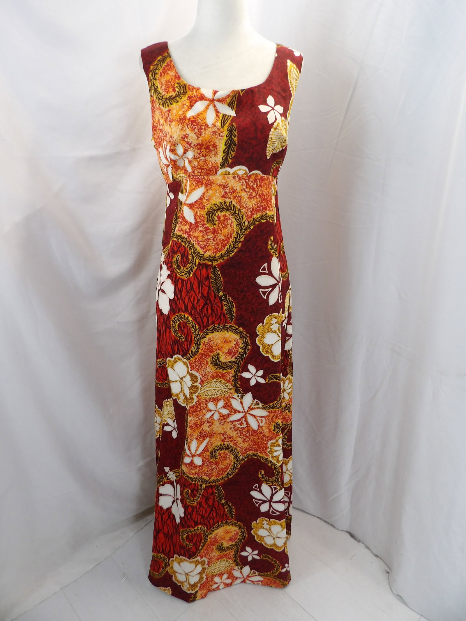 VINTAGE 1960'S ROYAL HAWAIIAN SLEEVELESS FLORAL EMPRIE WAISTED MAXI DRESS: APPROX. 38 BUST, 34 UNDERBUST. IN GOOD CONDITION. SEE PHOTOS.
