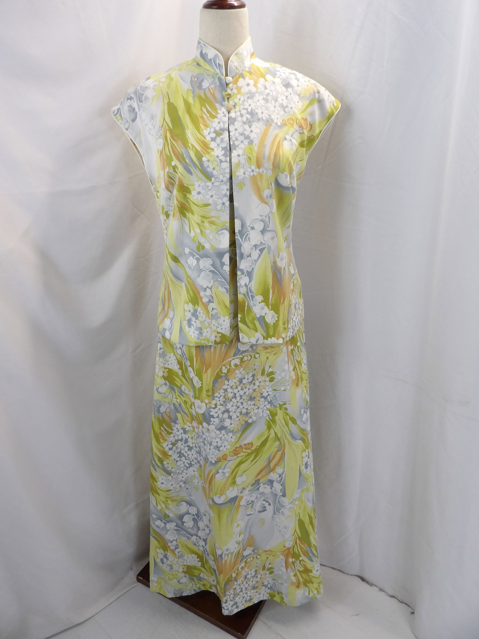 VINTAGE 1970'S TORI RICHARD, HONOLULU 2 PIECE HIGH WAIST MAXI DRESS & JACKET: APPROX. 34 BUST, 26 WAIST. IN GOOD CONDITION. SEE PHOTOS.