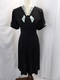 VINTAGE 1940'S RAYON SHORT SLEEVED DRESS WITH BEADING