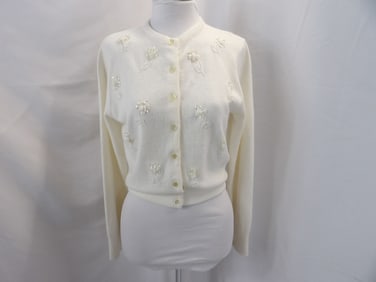 VINTAGE 1950'S BRITISH VOGUE WHITE CARDIGAN SWEATHER WITH PEARL BEADS & SEQUIN
