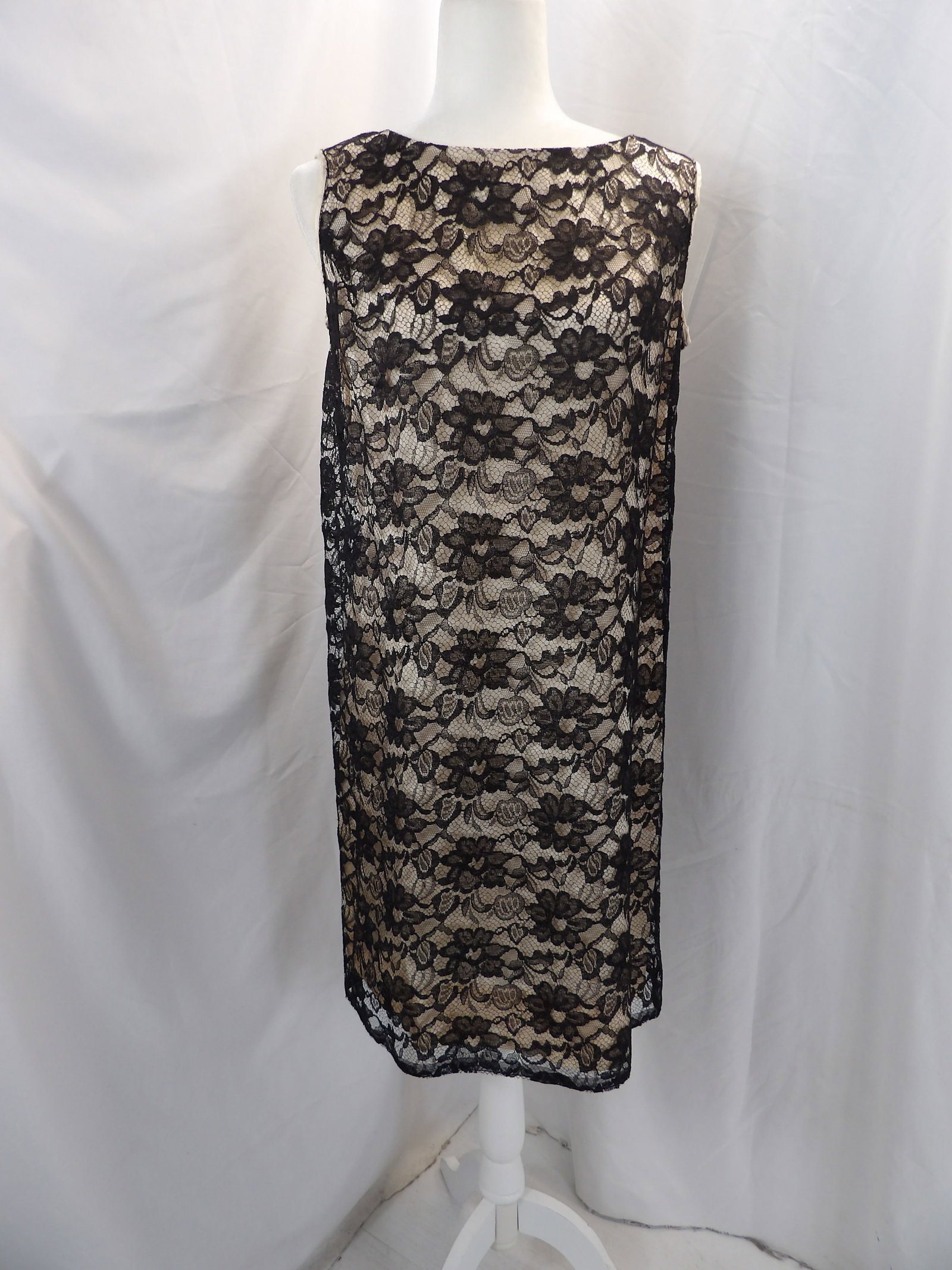 VINTAGE 1960'S BLACK LACE SHIFT: APPROX. 38 BUST, 37 WAIST. IN GOOD CONDITION. SEE PHOTOS.