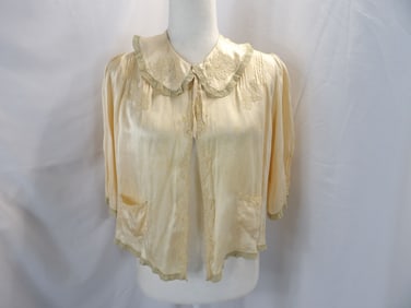 VINTAGE 1940'S PEACH SILK BED JACKET WITH LACE