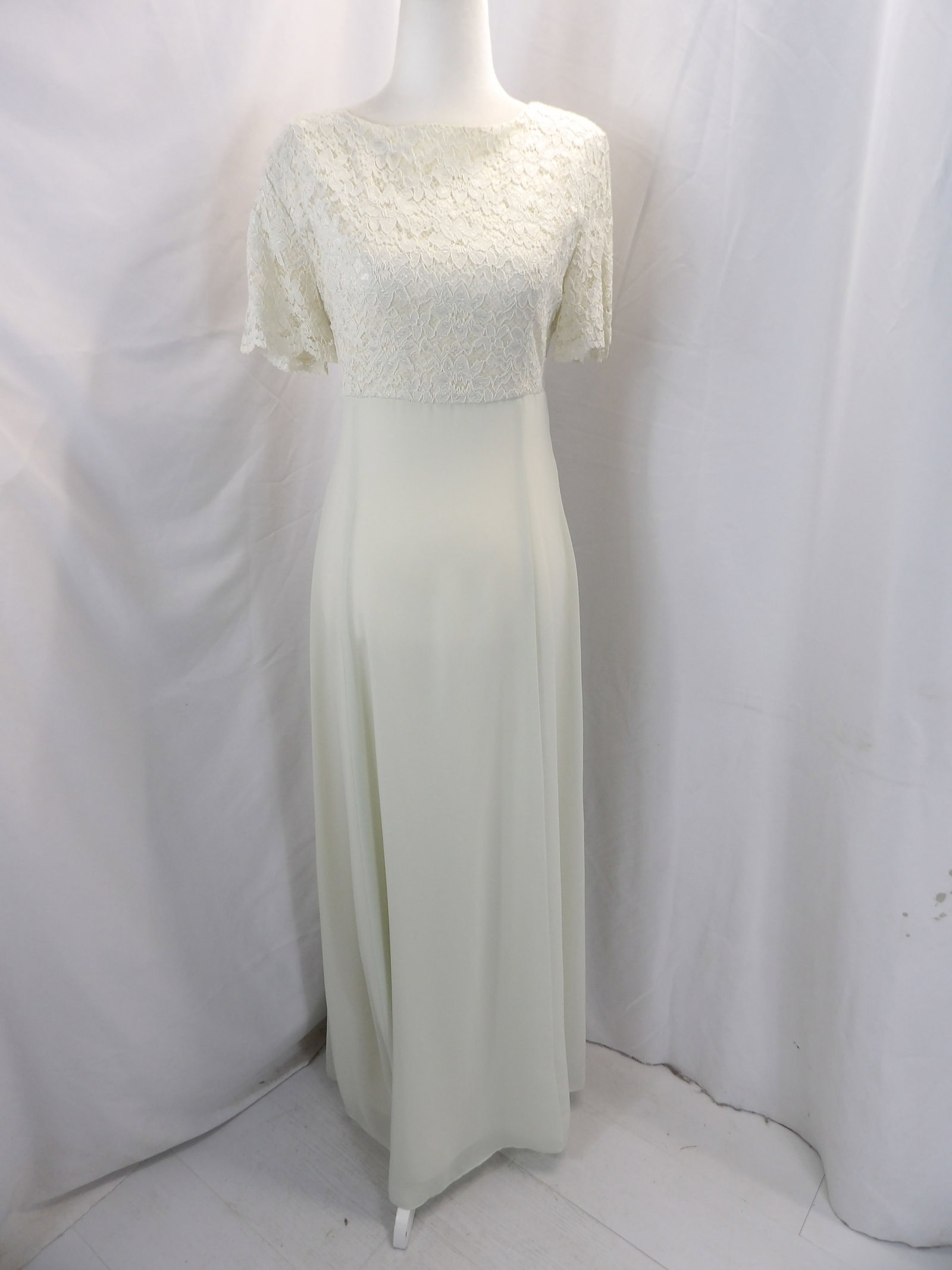 VINTAGE 1990'S LANZ OF SALZBURG PALE GREEN & WHITE LACE GOWN: APPROX. 38 BUST, 30 AT HIGH WAIST. IN GOOD CONDITION. SEE PHOTOS.