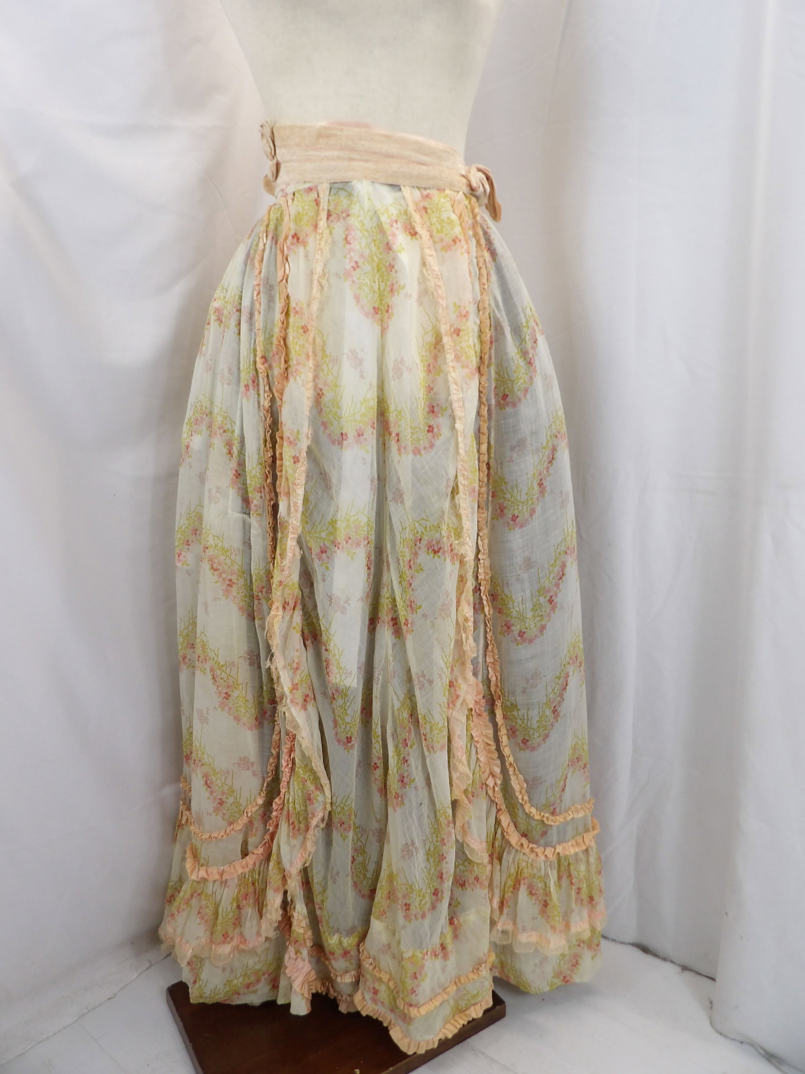 VICTORIAN PINK FLORAL & SILK SKIRT: APPROX. 22 WAIST. IT HAS OLD REPAIRS WITH SOME SILK FRAY 7 HOLES. GOOD FOR DESIGN & FABRIC. SEE PHOTOS.