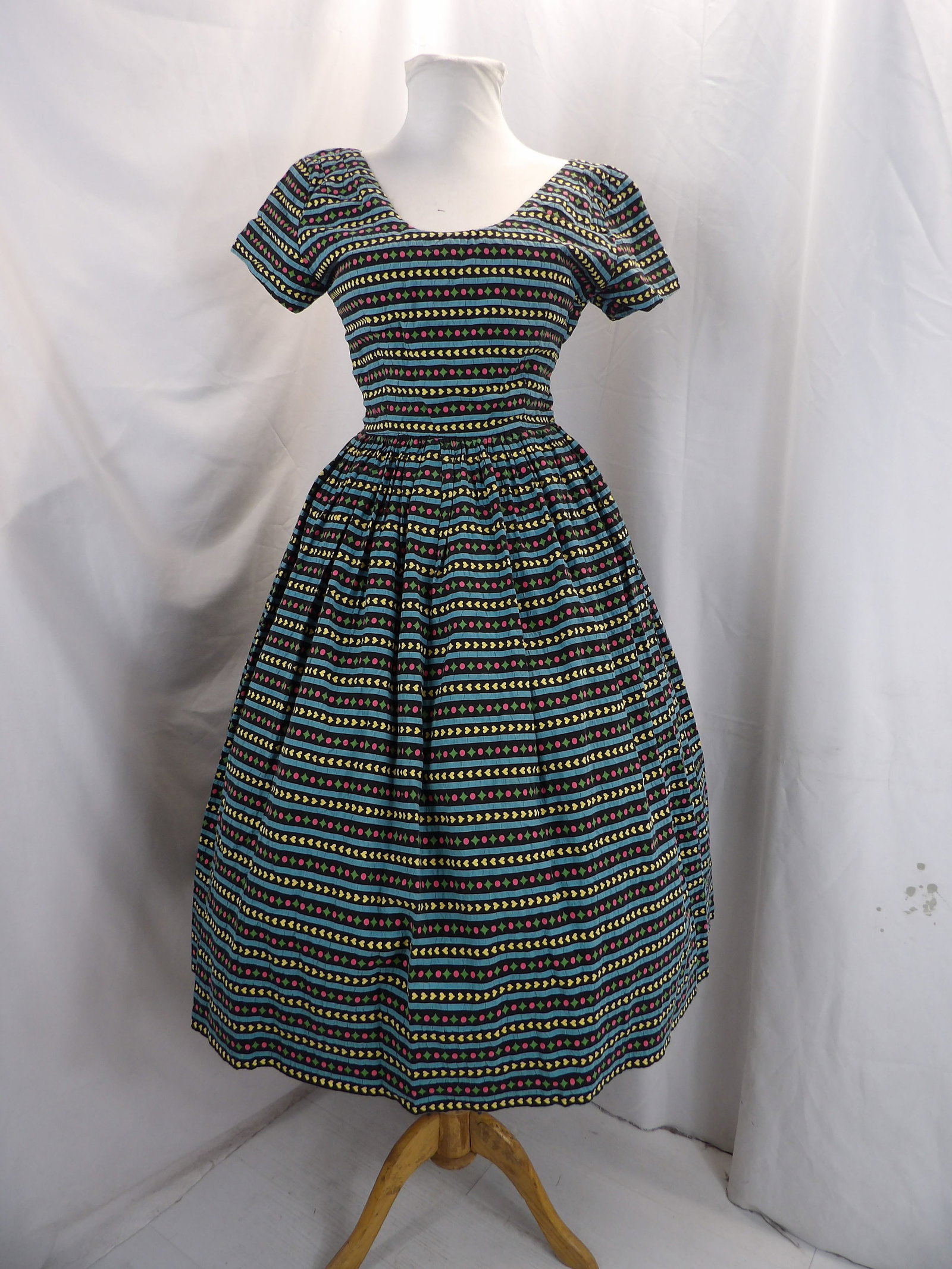 VINTAGE 1940-50'S BLACK & BLUE COTTON SUMMER DRESS WITH HEARTS & DIAMONDS: APPROX. 34 BUST, 23 WAIST. IN GOOD CONDITION. SEE PHOTOS.