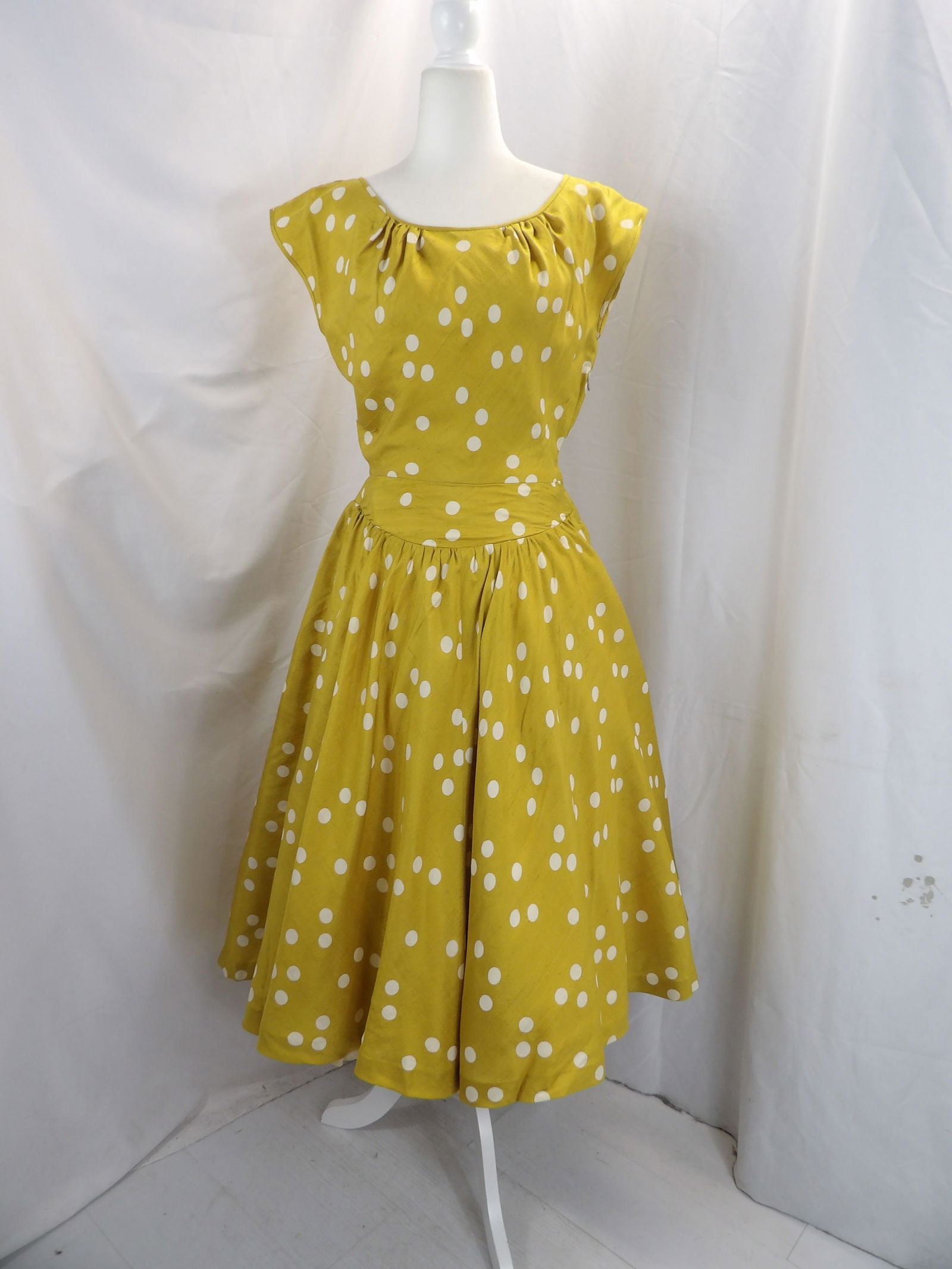 VINTAGE 1940'S BONWIT TELLER GOLD SILK & WHITE DOT FIT & FLARE PARTY DRESS (1 of 4)