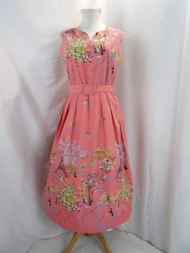 VINTAGE 1940-50'S ADDELE FASHIONS PINK WITH PARIS SCENE PRINT COTTON PLEATED FRONT DRESS WITH BELT