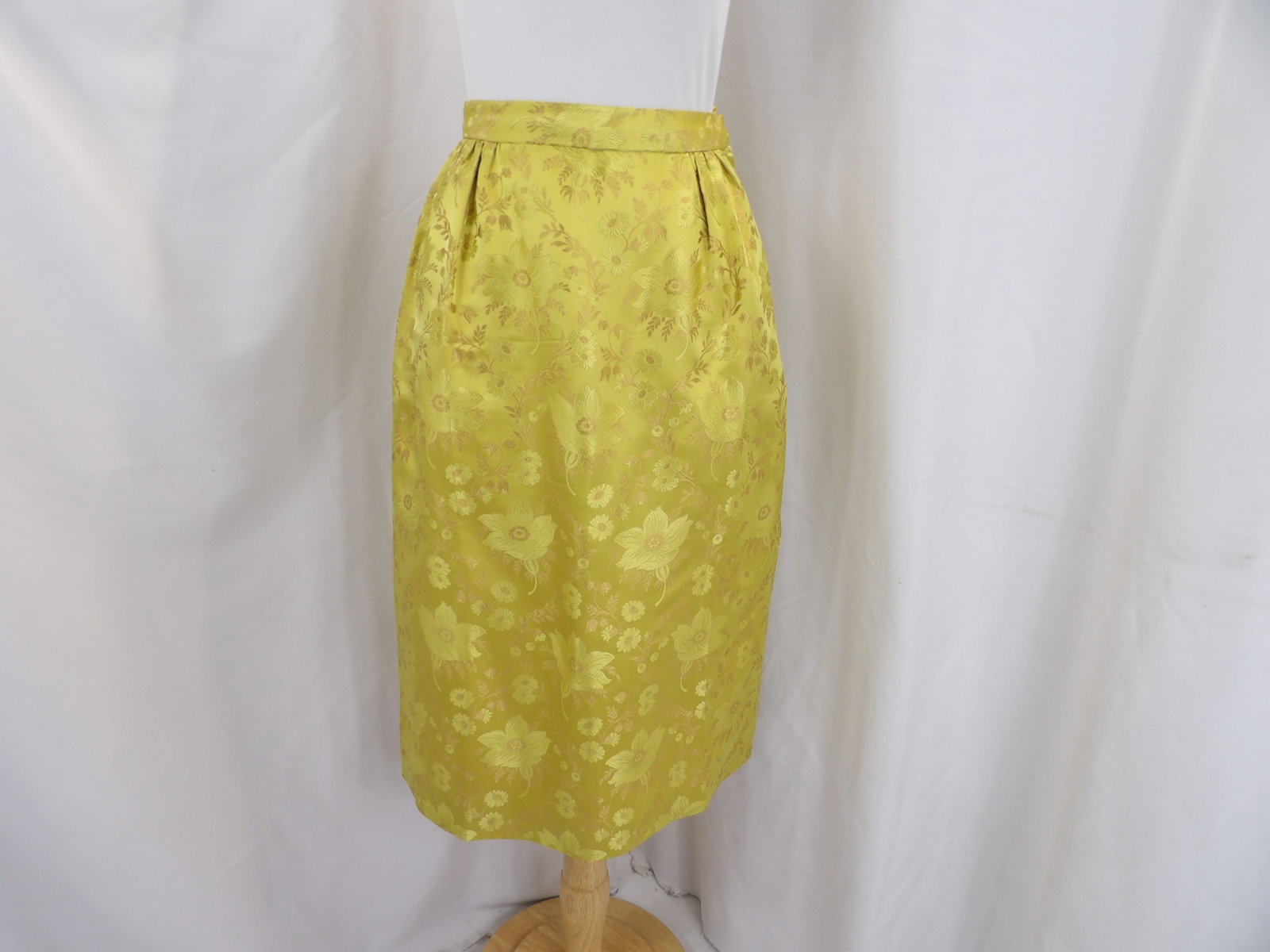 VINTAGE GOLD SILK BRACADE SKIRT: APPROX. 21 WAIST, GOOD CONDITION, SEE PHOTO'S