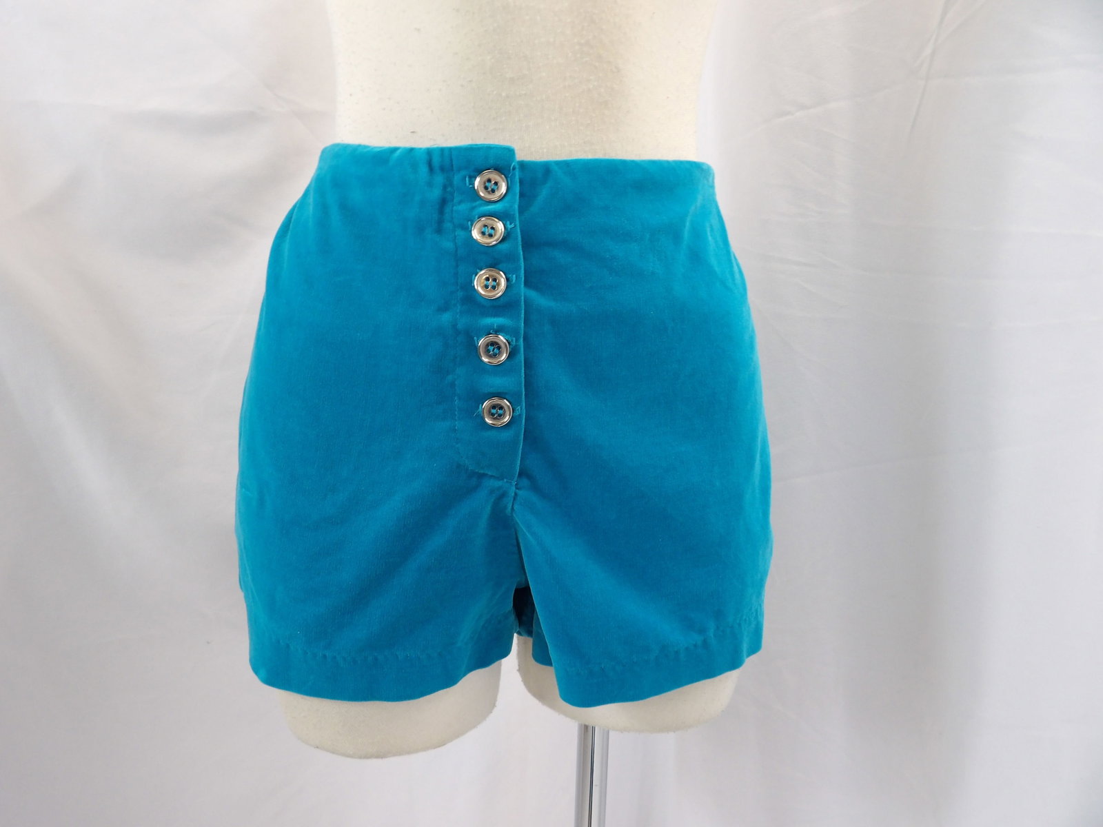 VINTAGE 1970'S SIRJE BLUE VELVET BUTTON FLY HOT PANTS: APPROX. 30 HIP. IN GOOD CONDITION. SEE PHOTOS.