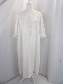 VICTORIAN WHITE COTTON LACE NIGHTGOWN
