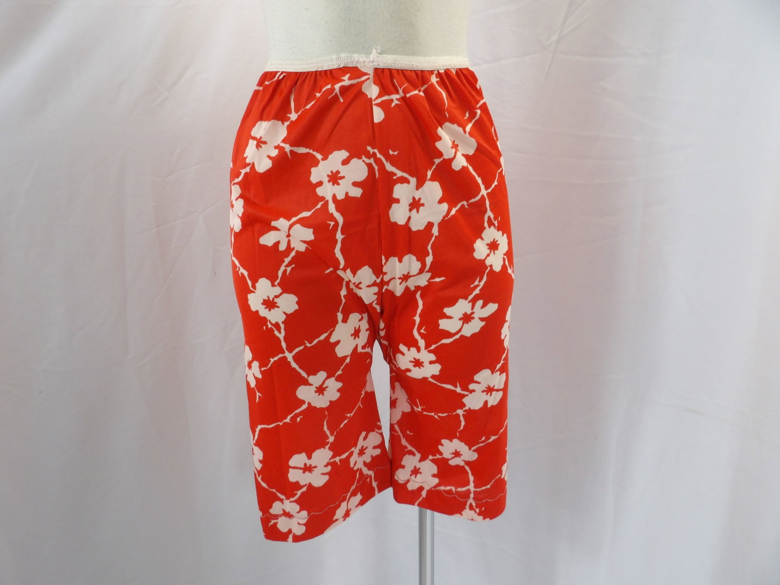 VINTAGE 1950;S RED & WHITE FLORAL NYLON GIRDLE COVER SHORTS: APPROX. 22-36 ELASTIC WAIST. OLD REPAIR AT THE WAIST WITH A COUPLE OF SMALL SPOTS. SEE PHOTOS.