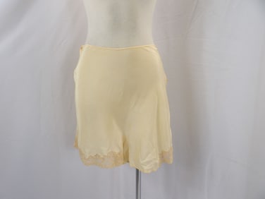 VINTAGE 1920-30'S SILK & LACE TAP PANTS