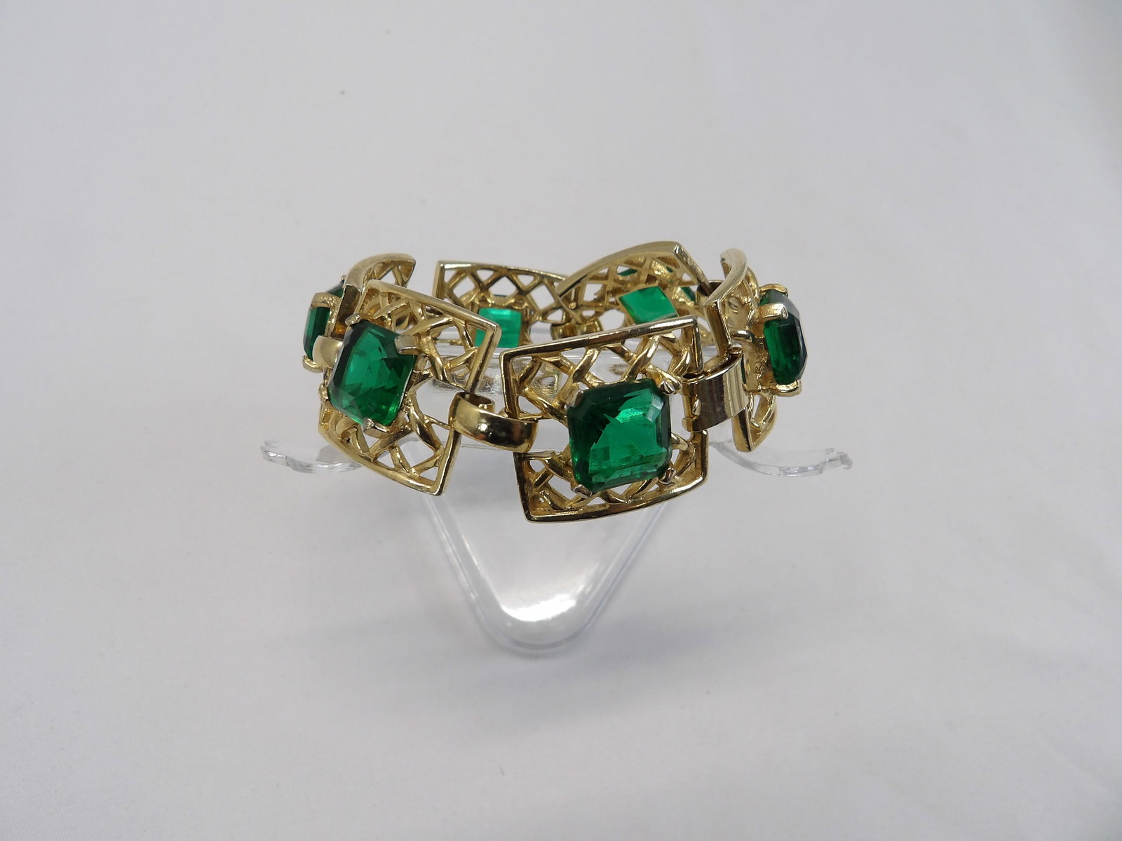 Vintage Signed GAD Gold Tone Bracelet with Faceted Square Green Stones: approx. 7 inches