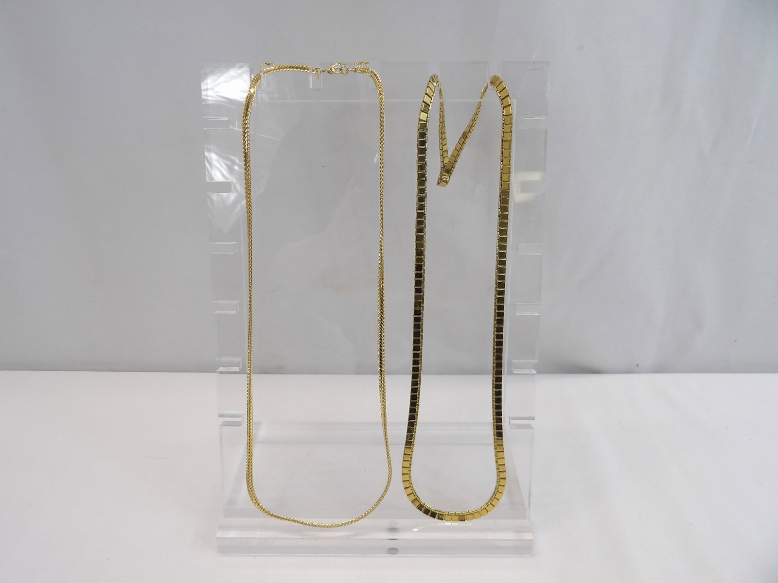 Lot of 2 Vintage Signed Monet Gold Tone Necklaces: see photo's