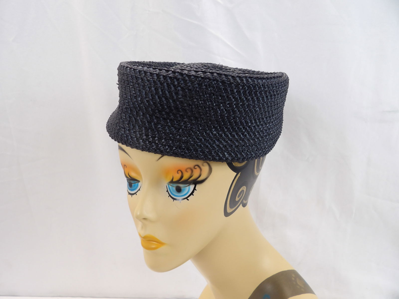 Vintage 1950's Woven Pill Box Hat: good condition, see photo's