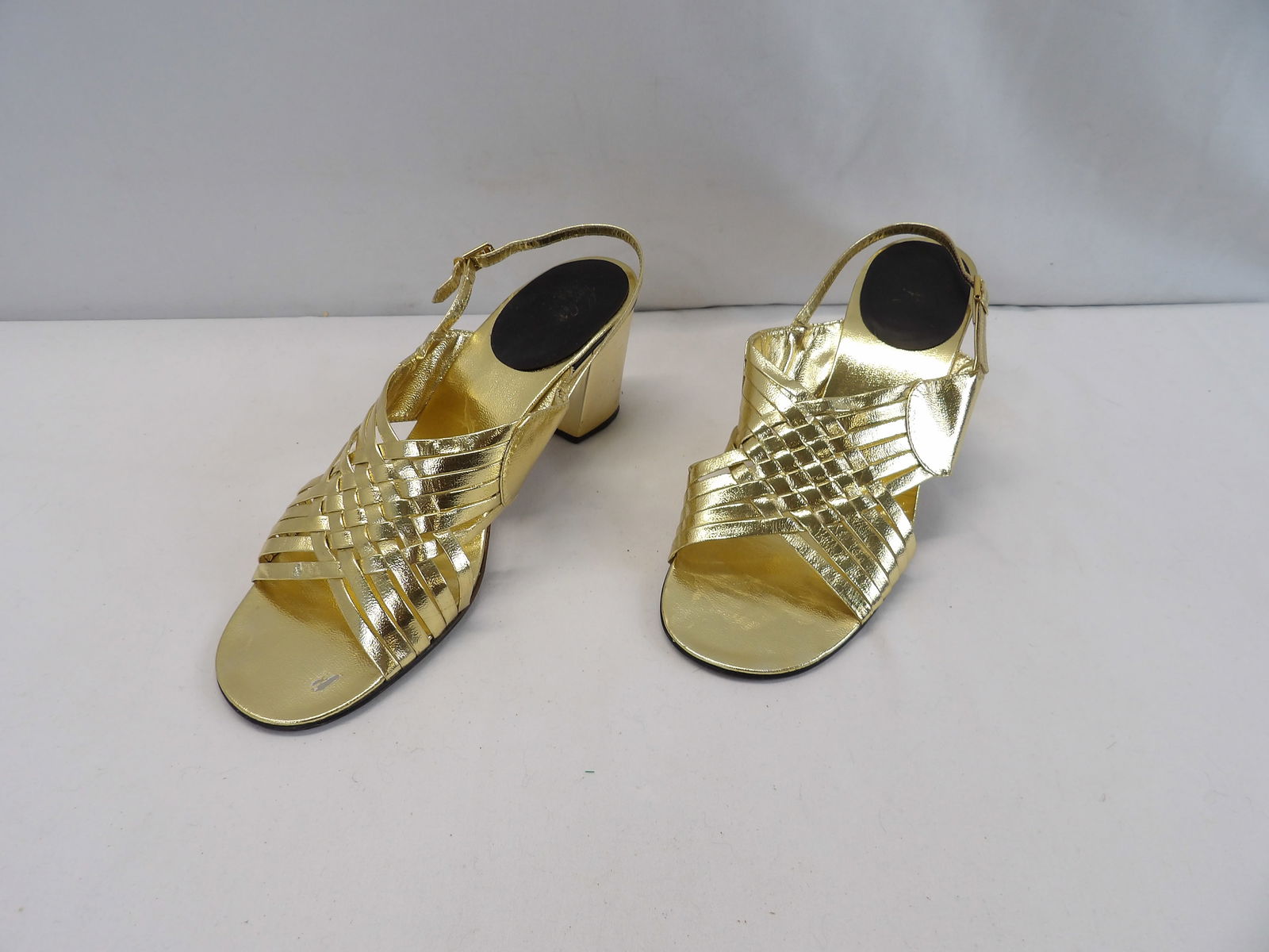 Vintage1960's Gold Sling Back Sandals: approx. size 8, worn condition, see photo's