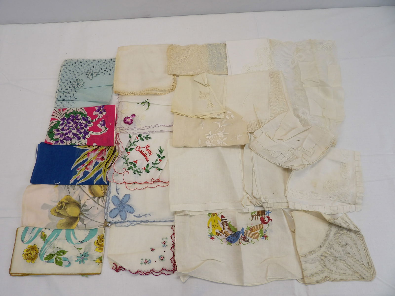 Lot of 22 Vintage Hankies, Printed, Lace & Embroidered (1 of 13)