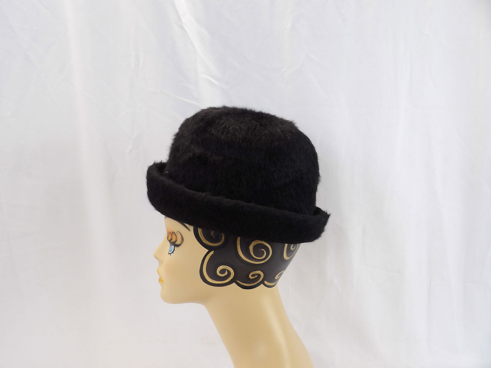 Vintage Black Fuzzy Felt Capulet Hat (1 of 9)
