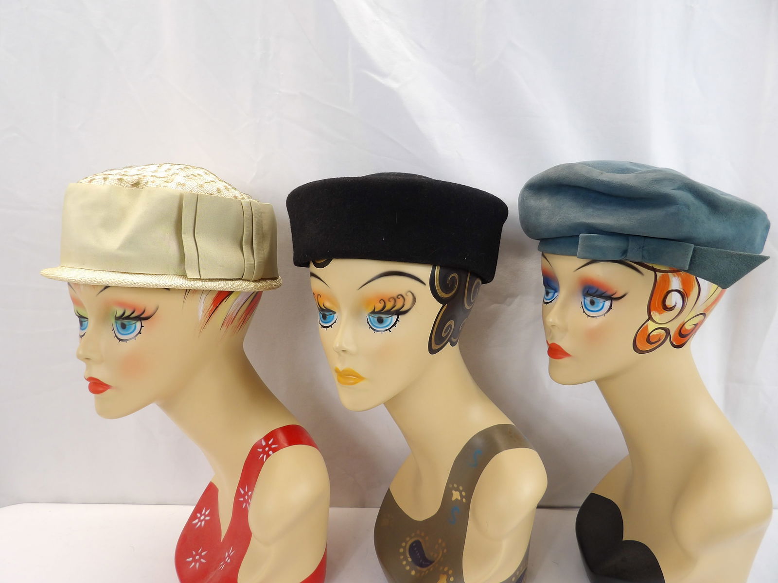 Lot of 3 1950's & 60's Hats, Franklin Simon Blue Suede Beret Cap (1 of 12)