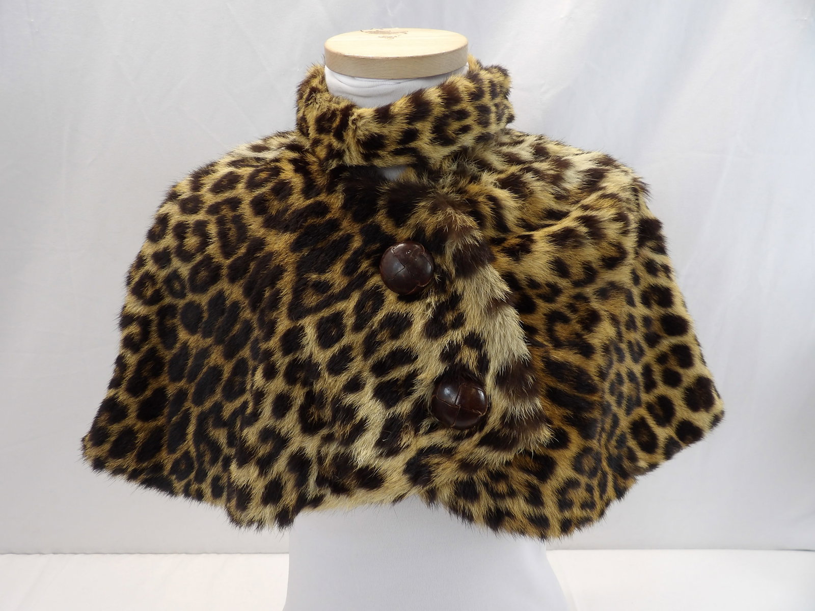 Vintage 1940's Cheetah Fur Shrug/Shawl: good condition, see photo's