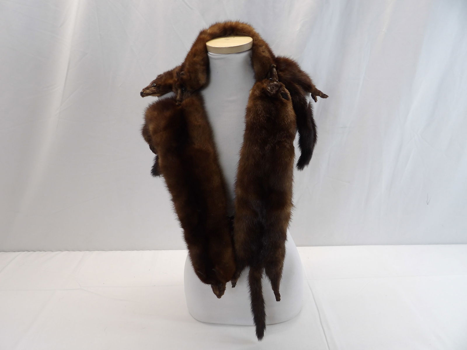 Vintage Full Mink 4 Body Shawl: approx. 52 long, good condition, see photo's