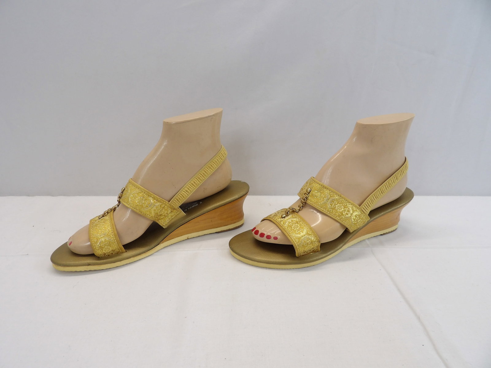 Vintage Old Store Stock Island Slipper Made in Hawaii, Gold Metallic, Size 8: never worn, see photo's