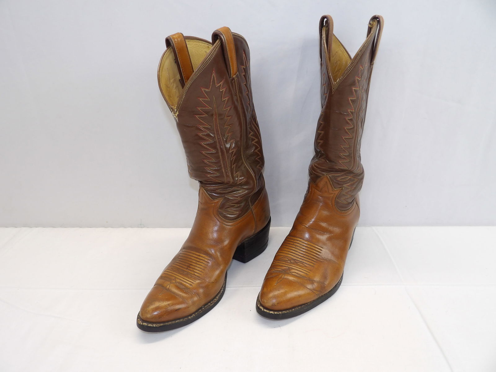 Men's Vintage Tony Lama Brown Cowboy Boots, size 9 1/2A (1 of 15)
