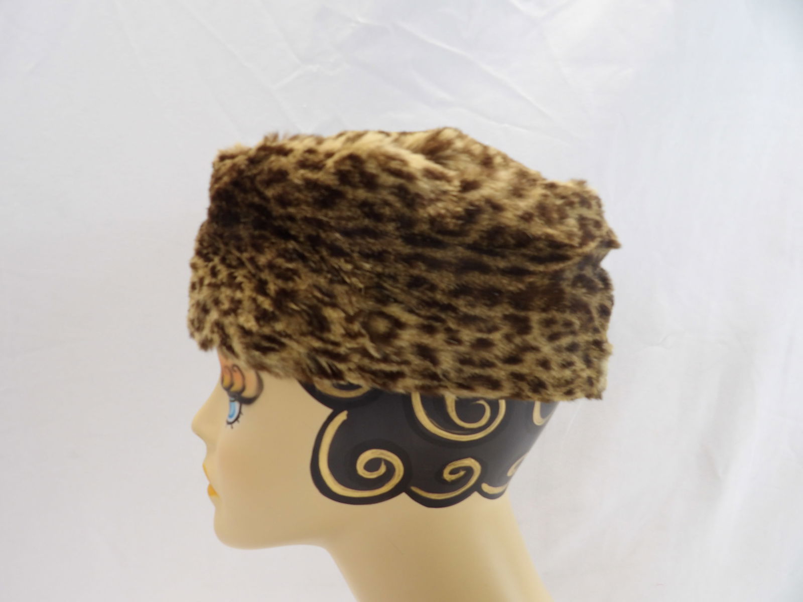 Vintage 1940's The Royal Leopard Fur Pillbox Style Hat (1 of 8)