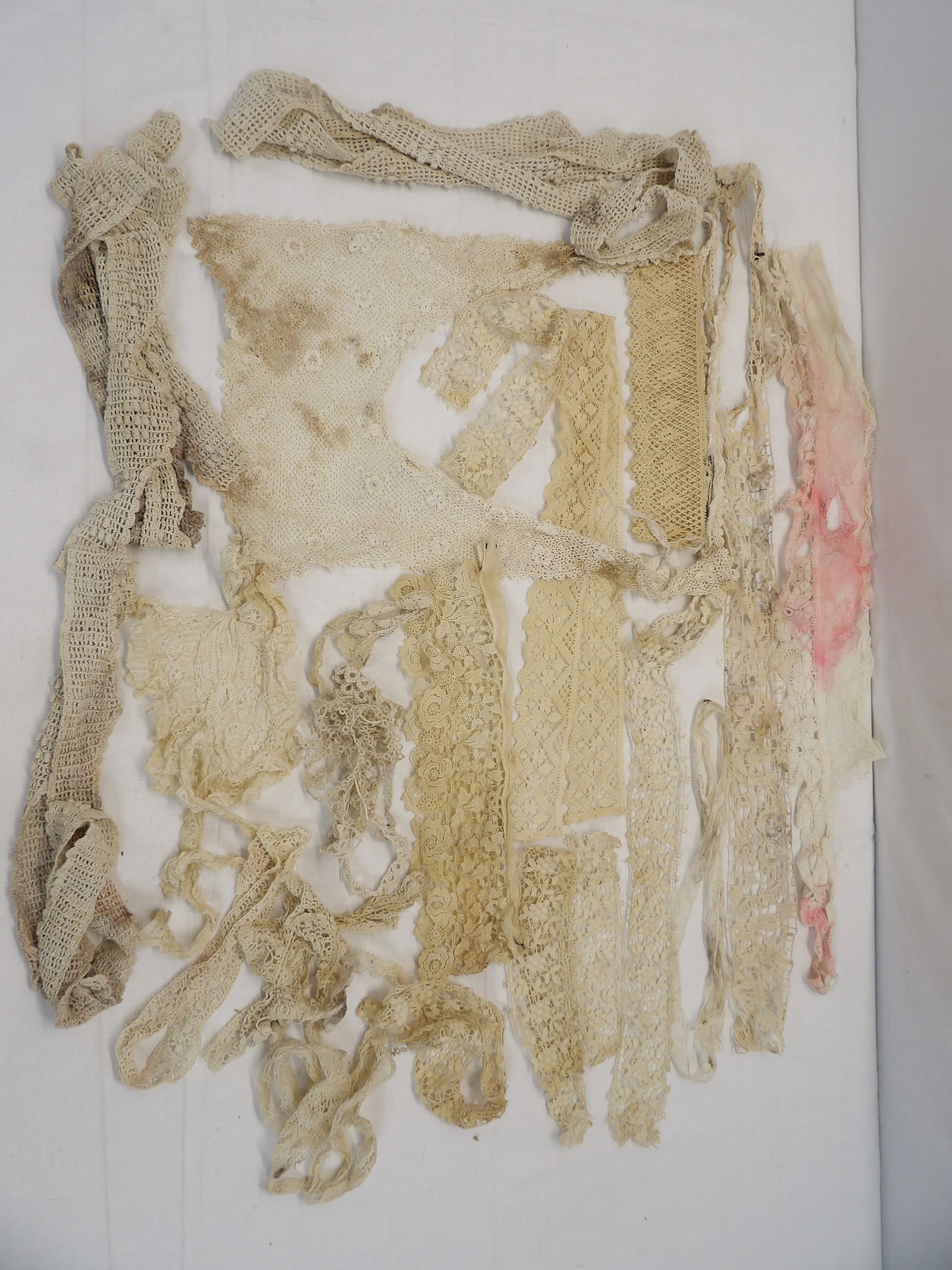 Lot of Antique Lace & Crochet Trims: see photo's