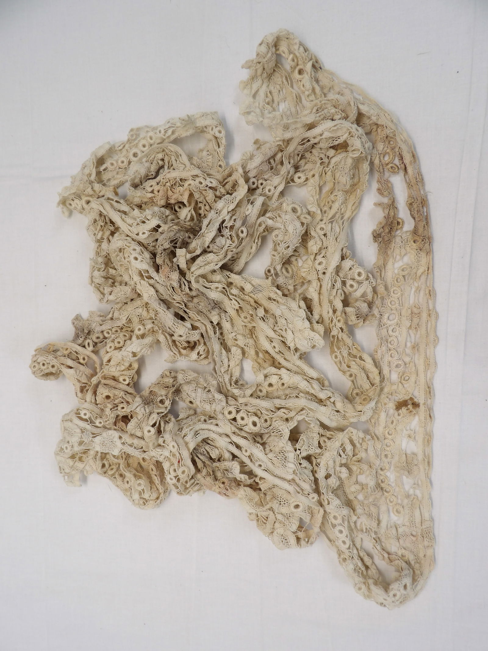 Lot of Antique Lace: see photo's